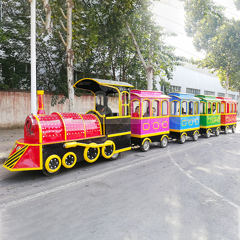 รถไฟทองเทยวสาหรบลกคาในสหรฐอเมรกาของเรา สนามเดกเลนในรม แท